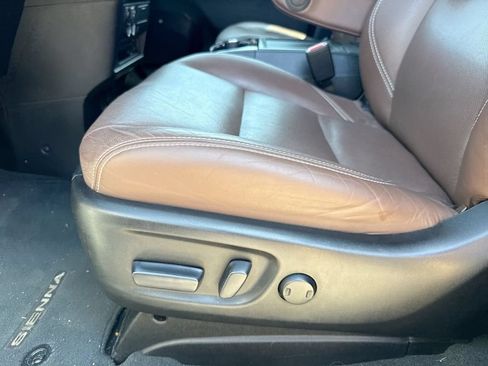 Used 2020 Toyota Sienna Limited Premium w/ Carpet Mat Package FWD image 17