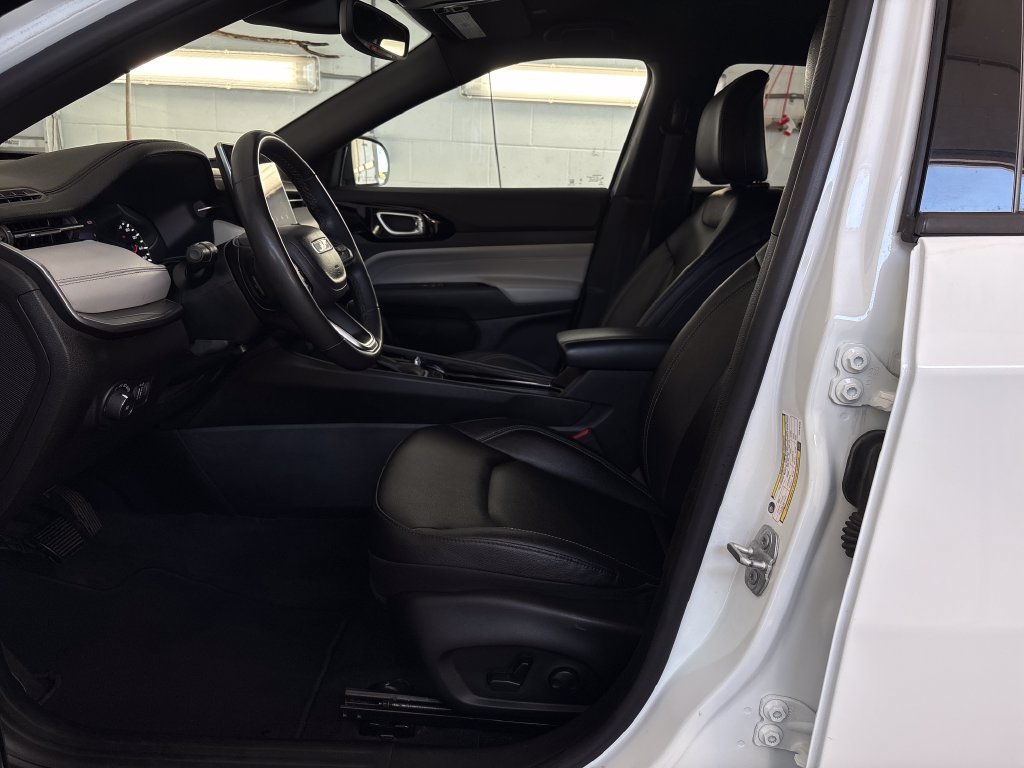 Used 2025 Jeep Compass Limited AWD/4WD image 13