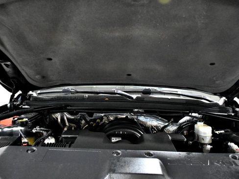 Used 2015 Chevrolet Suburban LT image 9