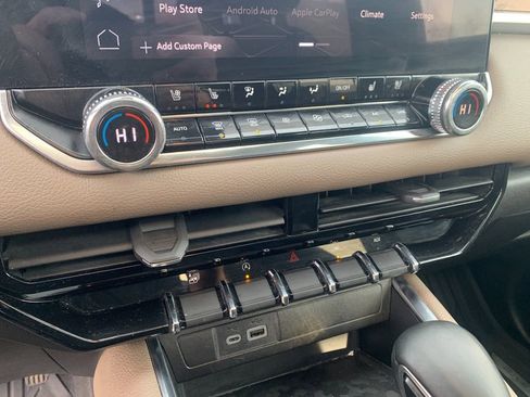 Used 2023 GMC Canyon Denali image 23