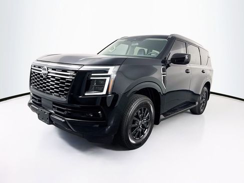Used 2025 Nissan Armada SV image 3