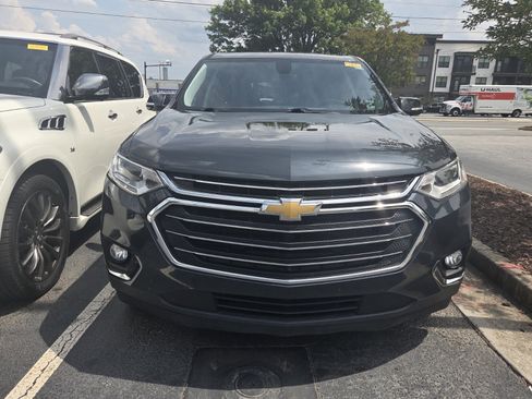 Used 2018 Chevrolet Traverse LT FWD image 2