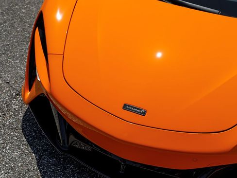 Used 2025 McLaren Artura Spider RWD image 14