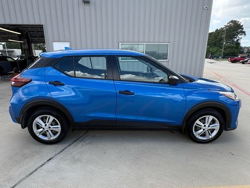Used 2024 Nissan Kicks S FWD image 9