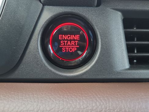 Used 2023 Honda Pilot Elite image 36