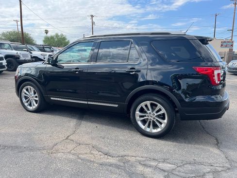 Used 2018 Ford Explorer XLT w/ Equipment Group 202A FWD image 8
