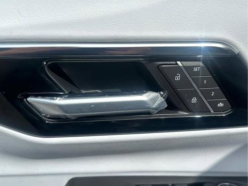 New 2025 Chevrolet Suburban Premier image 25