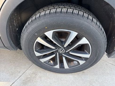 Used 2023 Volkswagen Tiguan S image 10