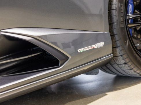 Used 2021 Lamborghini Huracan EVO image 14