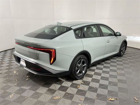 Used 2025 Kia K4 LXS image 8