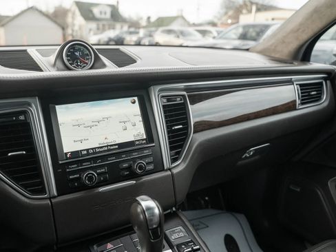 Used 2015 Porsche Macan Turbo image 33