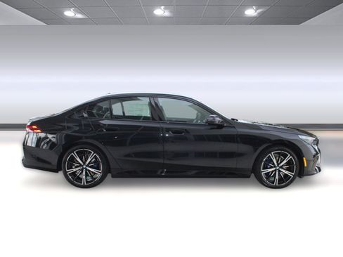 New 2026 BMW 530i w/ M Sport Package image 8