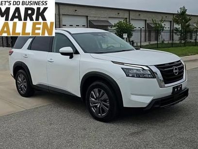Used 2025 Nissan Pathfinder SV