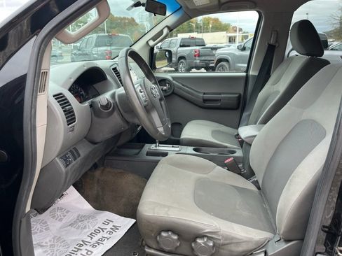 Used 2014 Nissan Xterra S image 2