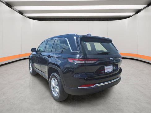 New 2026 Jeep Grand Cherokee Laredo RWD image 4