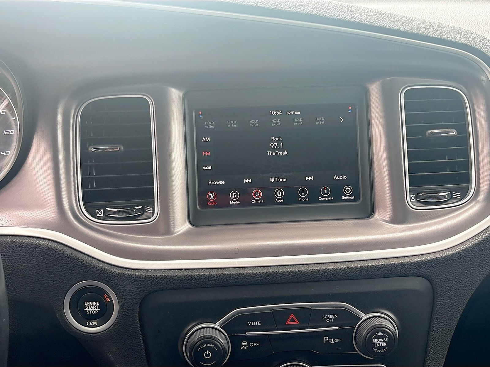 Used 2022 Dodge Charger SXT RWD image 14