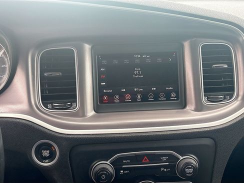 Used 2022 Dodge Charger SXT RWD image 14