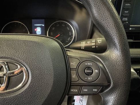 Used 2022 Toyota RAV4 LE AWD/4WD image 12