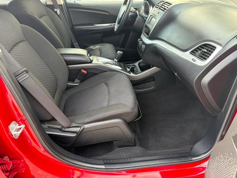 Used 2020 Dodge Journey SE image 12