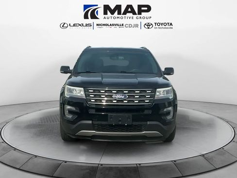 Used 2016 Ford Explorer XLT w/ Equipment Group 202A image 8