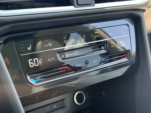 New 2026 Volkswagen Taos SE FWD image 21