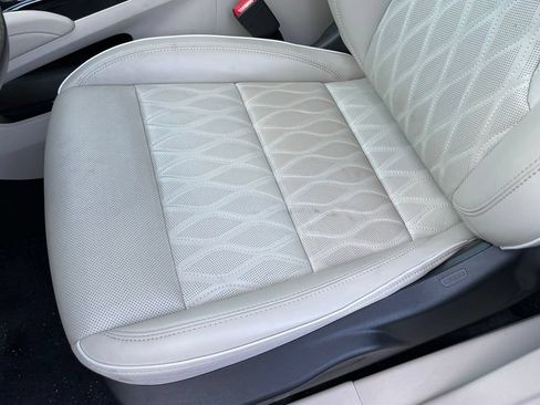 Used 2023 Buick Envision Avenir FWD image 25