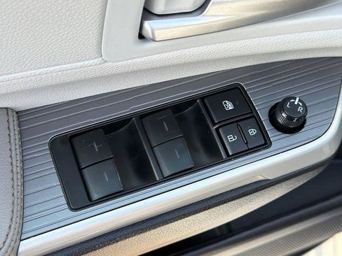 Certified 2025 Toyota Sienna XLE FWD image 13