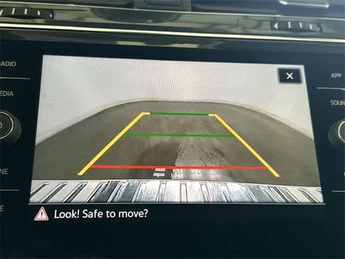 Certified 2022 Volkswagen Tiguan SE image 13