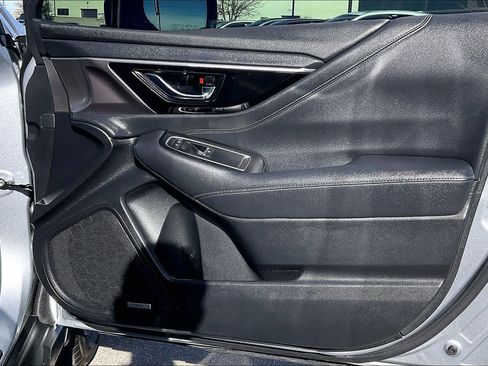 Used 2025 Subaru Outback Limited image 21