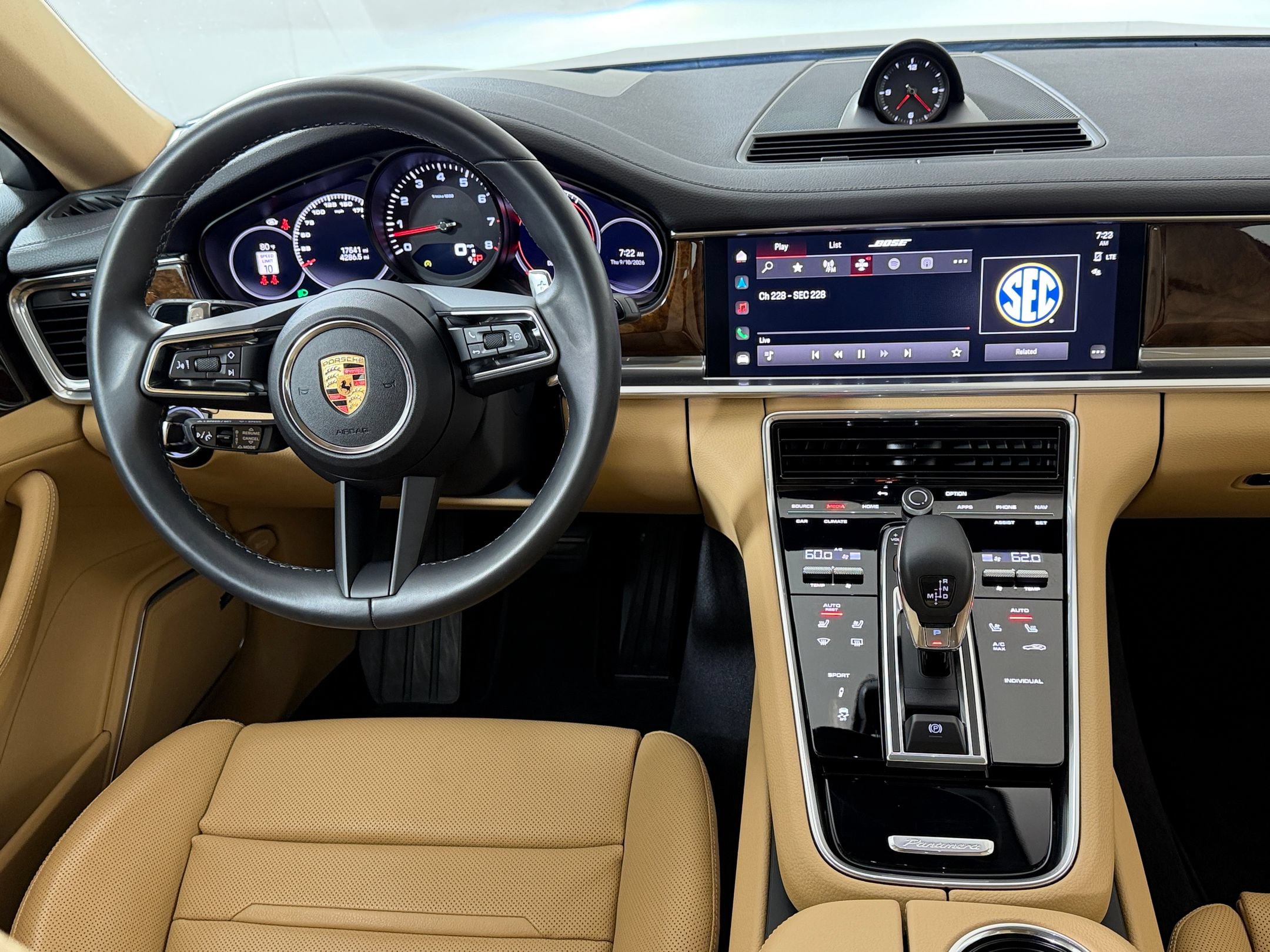 Certified 2023 Porsche Panamera 4 Platinum Edition AWD/4WD image 31