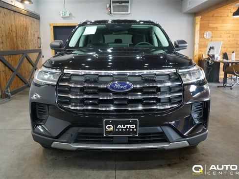 Used 2025 Ford Explorer Active AWD/4WD image 2