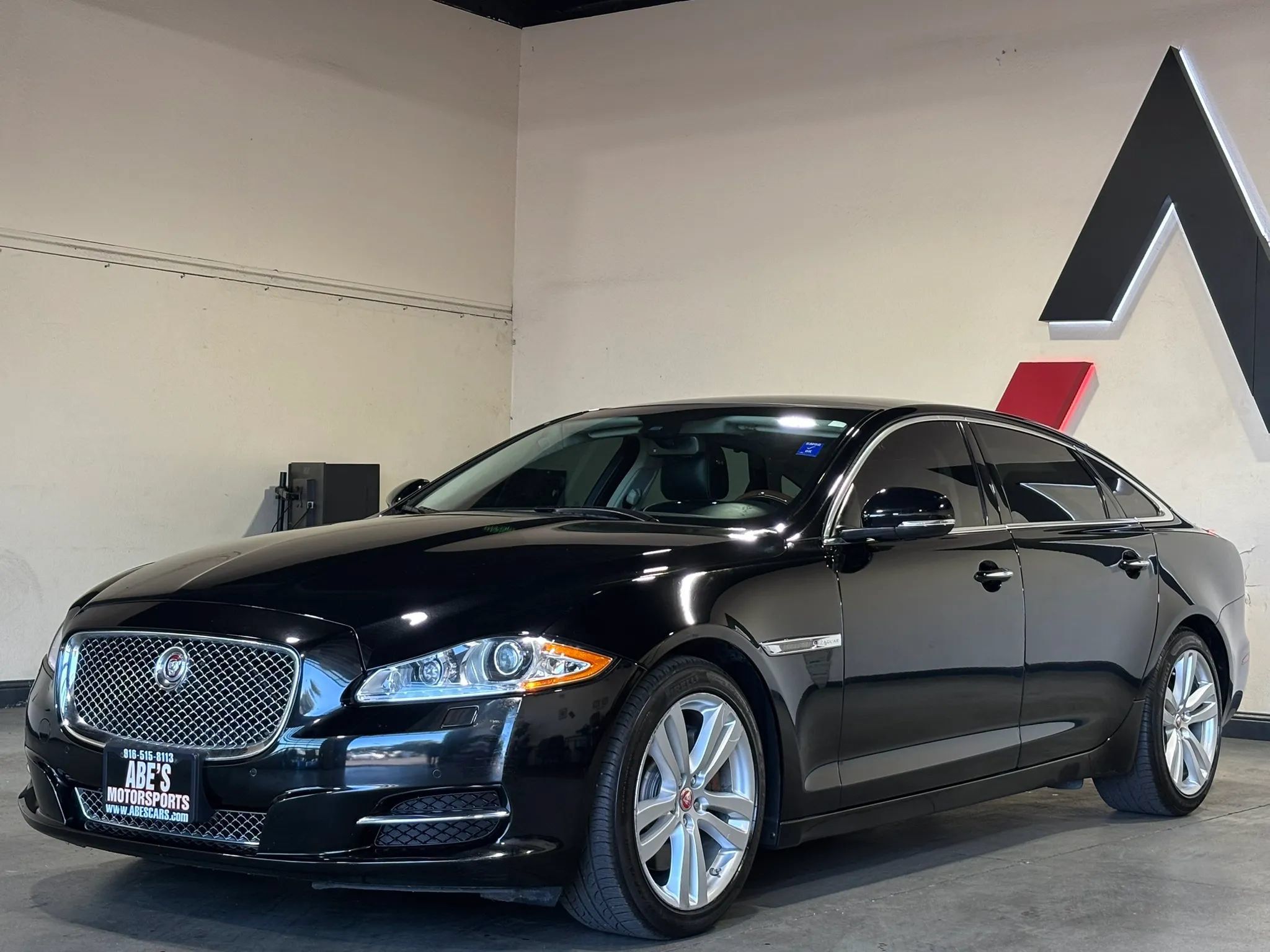 Used 2015 Jaguar XJ L Portfolio AWD/4WD image 1