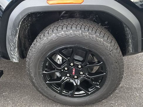 New 2025 GMC Canyon Denali w/ LPO, Denali Black Edition image 10