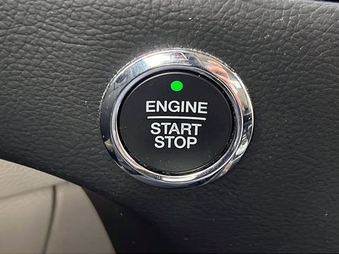 Used 2019 Ford Edge Titanium FWD image 26
