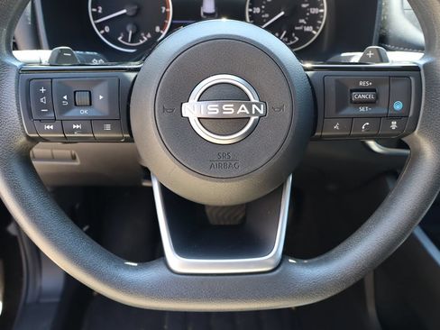Used 2023 Nissan Rogue SV FWD image 11