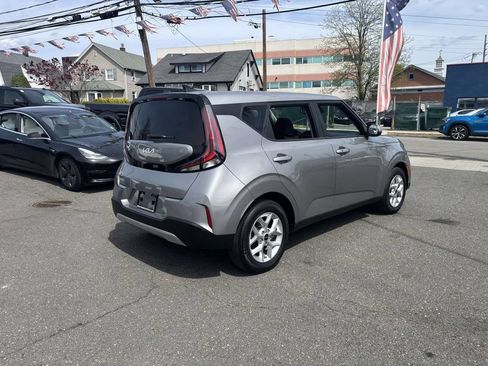 Used 2023 Kia Soul S FWD image 11