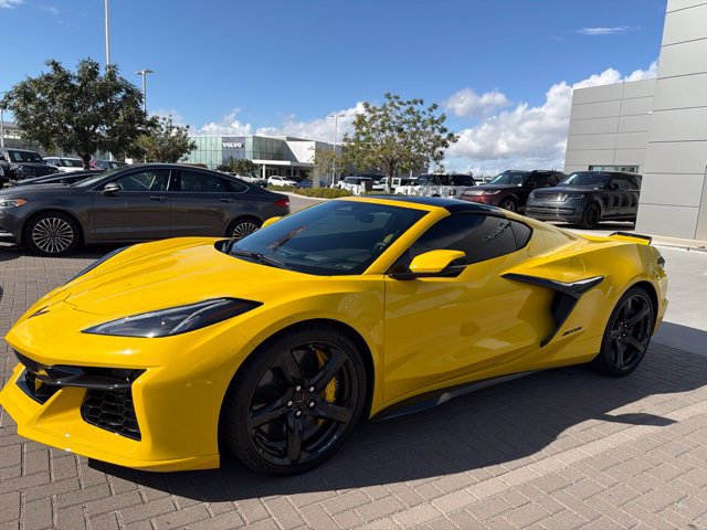 Used 2025 Chevrolet Corvette Z06 RWD image 1