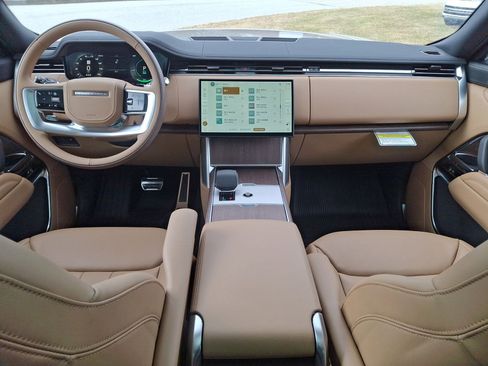 New 2025 Land Rover Range Rover SE image 10