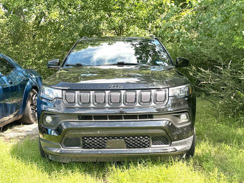 Used 2022 Jeep Compass Latitude FWD image 2