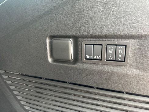 Used 2025 Chevrolet Suburban Z71 w/ Z71 Off-Road Package image 24