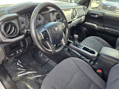 Used 2017 Toyota Tacoma TRD Sport w/ Tow Package RWD image 10