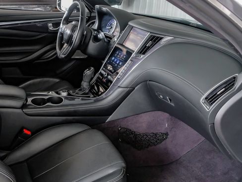 Used 2018 INFINITI Q60 Red Sport 400 w/ Sensory Package 3.0T Sport RWD image 12