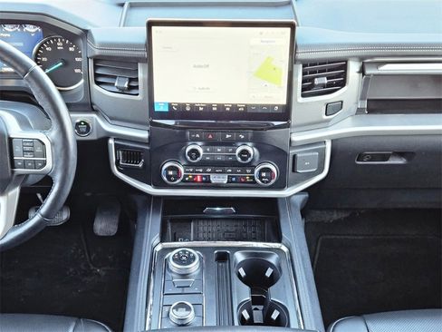 Used 2024 Ford Expedition XLT image 10