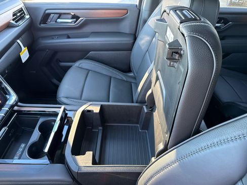 New 2026 GMC Yukon XL Denali w/ Denali Reserve Package image 33