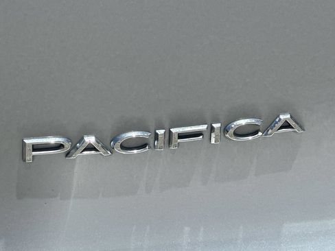 Certified 2024 Chrysler Pacifica Touring-L FWD image 46