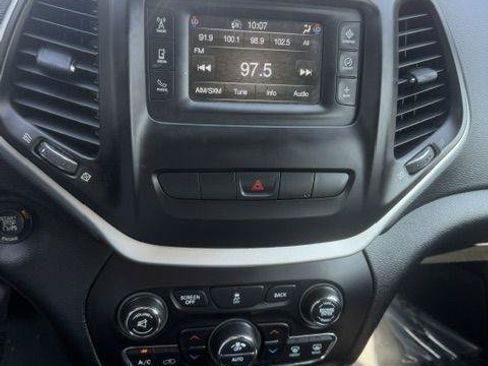 Used 2014 Jeep Cherokee Latitude w/ Comfort/Convenience Group AWD/4WD image 16