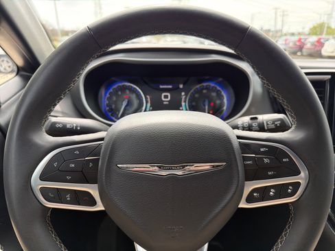 Used 2025 Chrysler Pacifica Select FWD image 15