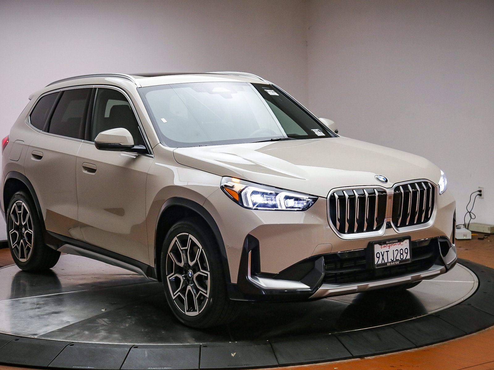 Used 2026 BMW X1 xDrive28i w/ Technology Package AWD/4WD image 3