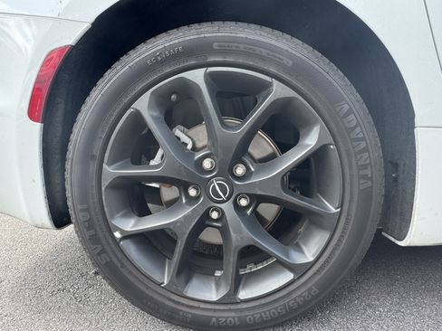 Used 2025 Chrysler Pacifica Limited FWD image 21