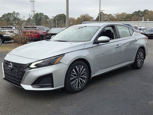 Used 2024 Nissan Altima 2.5 SV w/ SV Premium Package image 7